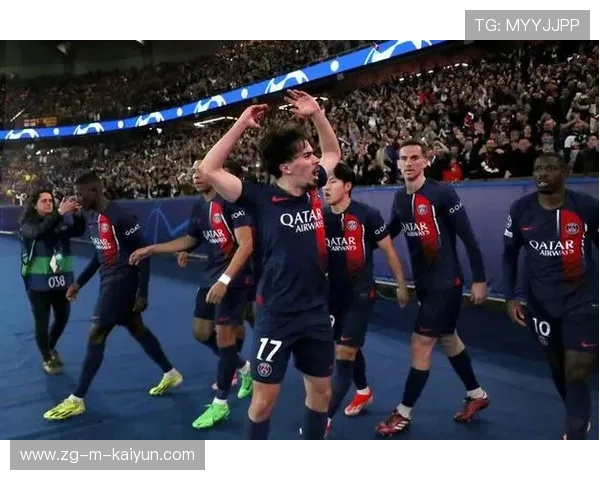 巴黎圣日耳曼—维蒂尼亚带球穿越三人防线射中框内