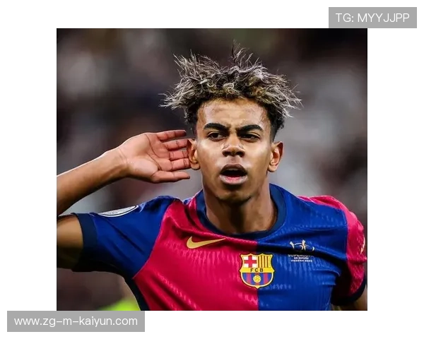 西甲新星持续涌现，未来之星不断培养，未来之星足球队的教练和小队员正在研究